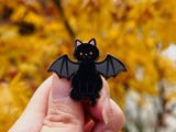 Pin de esmalte de gatito vampiro murciélago 