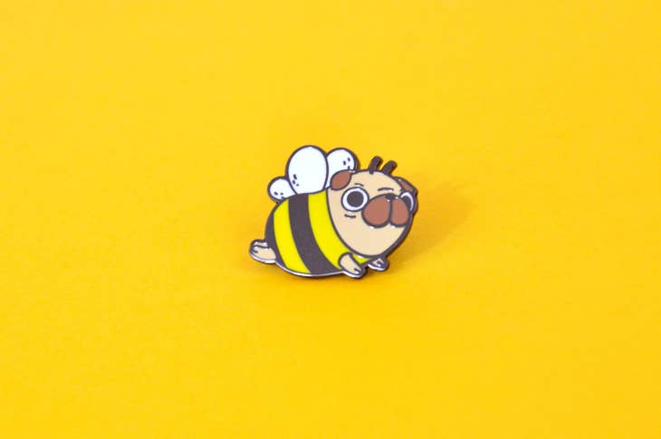 Pin de esmalte de abeja carlino 