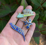 Pin de esmalte de nudibranquio de dragón azul 