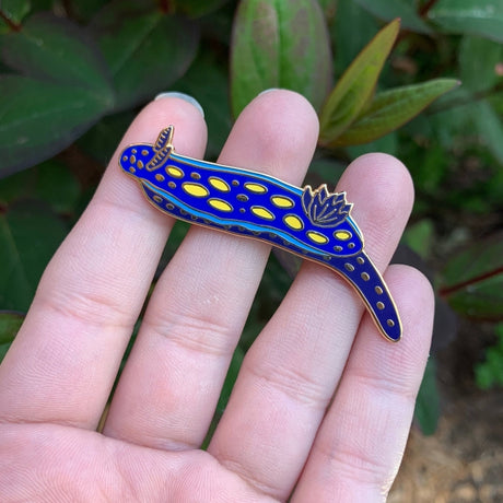 Pin de esmalte de nudibranquio dorido azul de California 