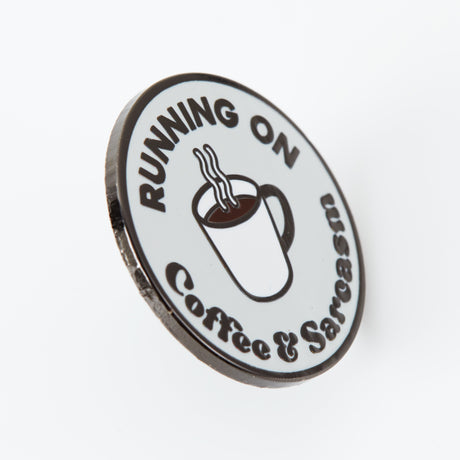 Pin de esmalte de café y sarcasmo 