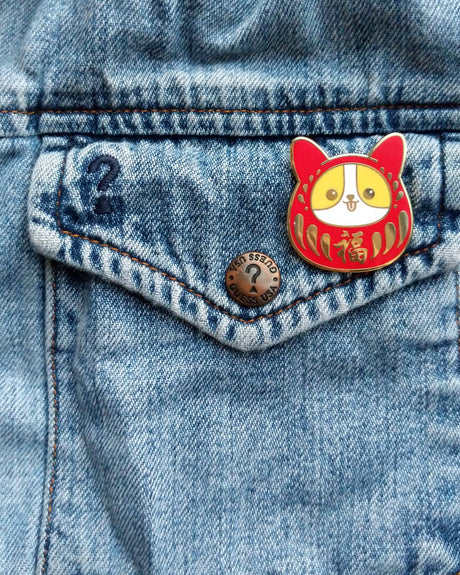 Pin de esmalte de Daruma Corgi