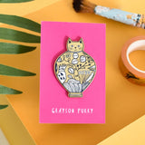 Pin de artista del gato Grayson Purry 