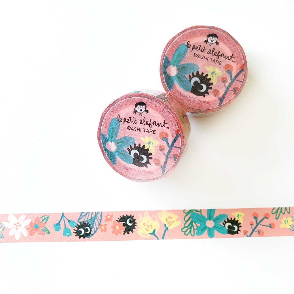 Cinta washi con bolas de hollín y flores rosas