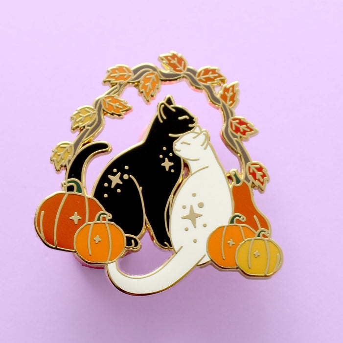 Pin de esmalte con forma de gato y calabaza: colección otoño-otoño 