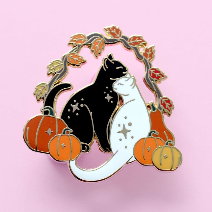 Pin de esmalte con forma de gato y calabaza: colección otoño-otoño 