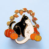 Pin de esmalte con forma de gato y calabaza: colección otoño-otoño 