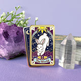 Pin de esmalte de conejo con carta del tarot 