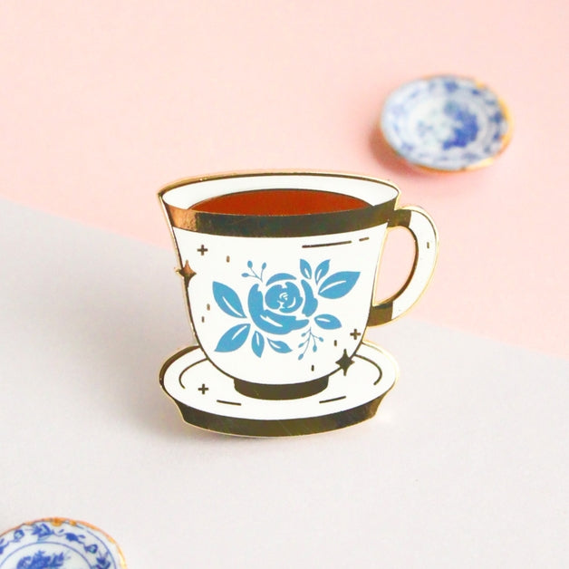 Pin de esmalte con forma de taza de té