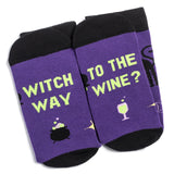 Calcetines de brujas que llevan el vino