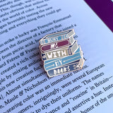 Pin de esmalte "Entiérrame con mis libros"