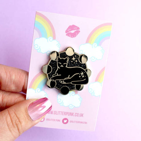 Pin de esmalte de gato con fases lunares 