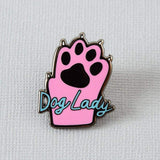 Pin de esmalte de la señora del perro