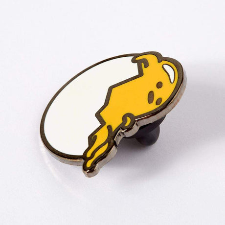 Pin de esmalte con la frase "Gudetama simplemente relajándose"