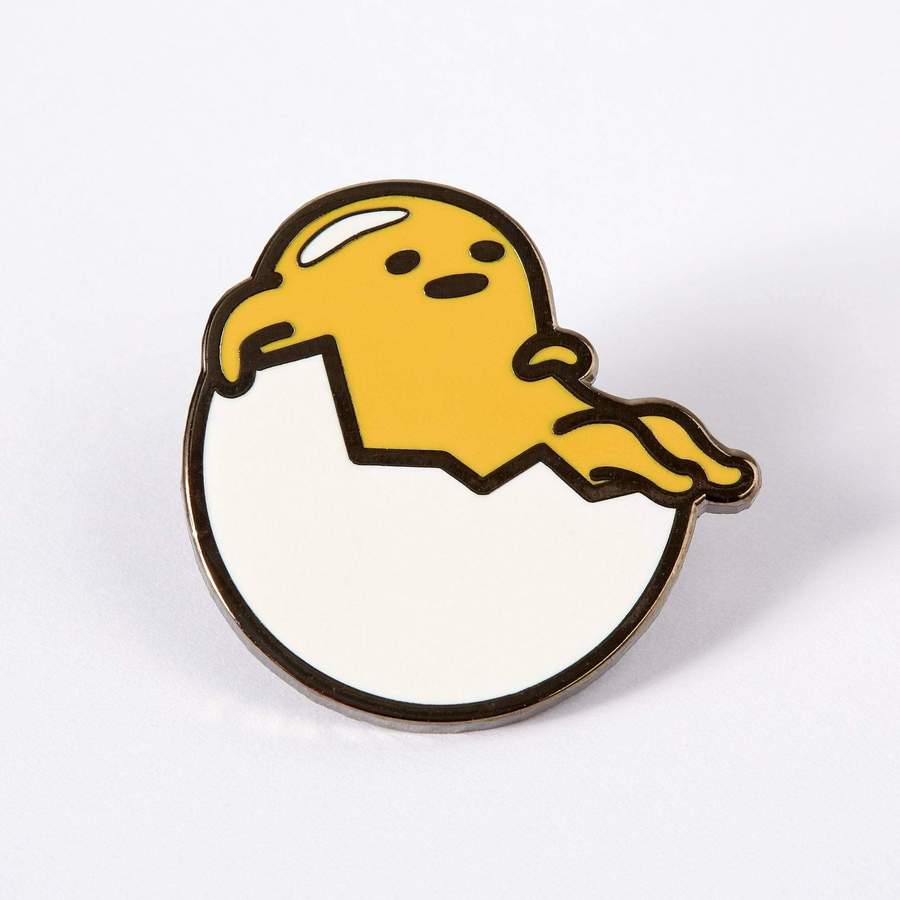 Pin de esmalte con la frase "Gudetama simplemente relajándose"